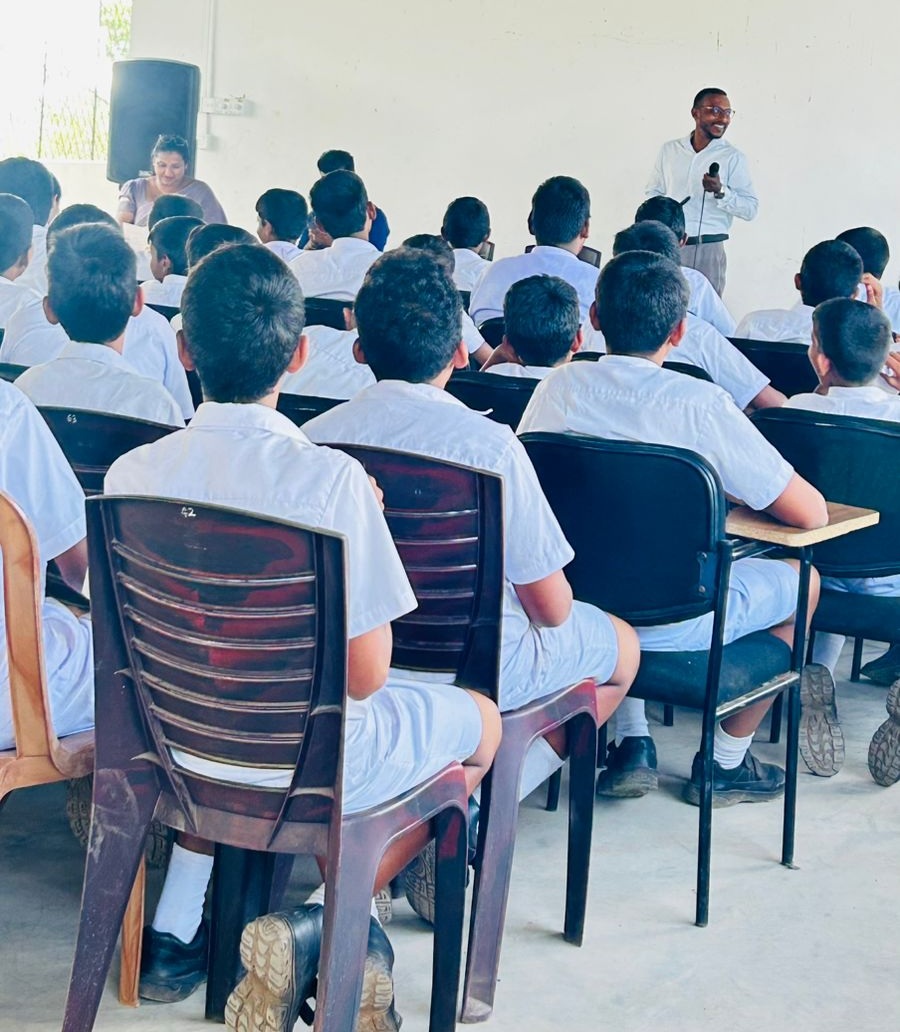 Cyber-Safety-awareness-for-students-At-Sri-Siddhartha-Maha-Vidyalaya-Wellampitiya-12th-Feb-2026-5-Copy
